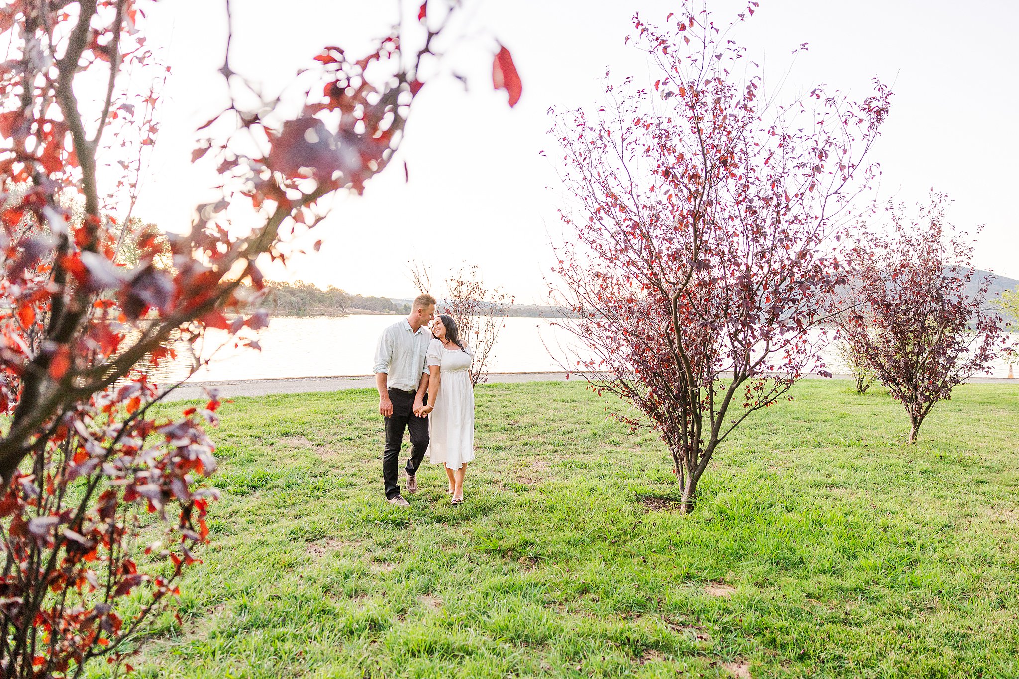 all-dressed-in-white-engagement-session-canberra-lennox-gardens-sunset_0018.jpg